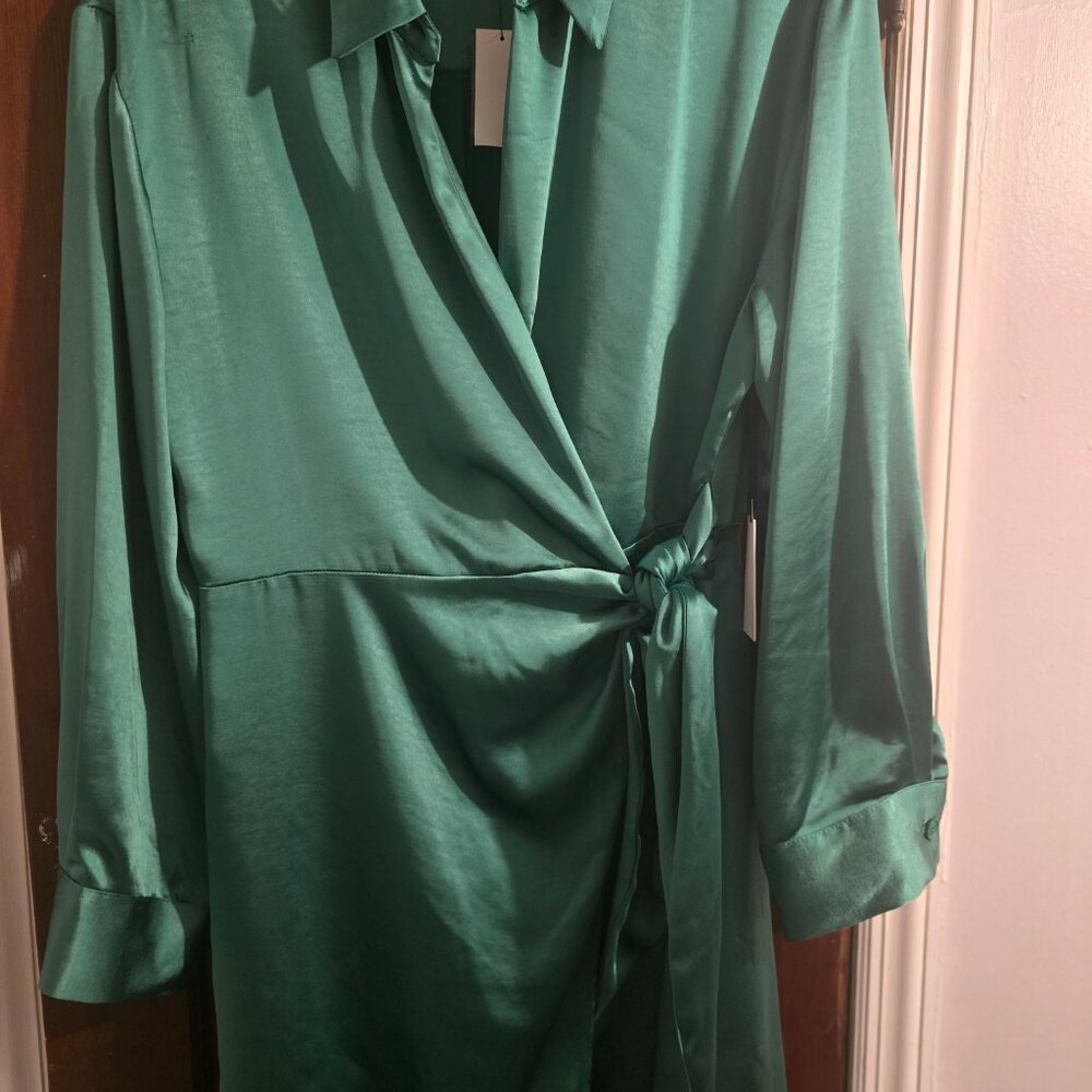 ASTR the Label Long Sleeve Satin Wrap Shirtdress – Size XL - Picture 3 of 8